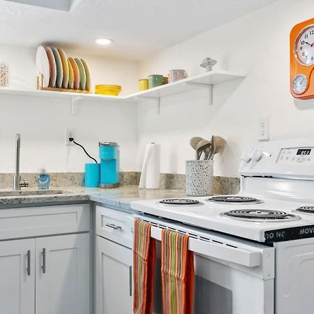 That 70'S Themed Apt Close To Coffee, Food + Shops Tampa Luaran gambar