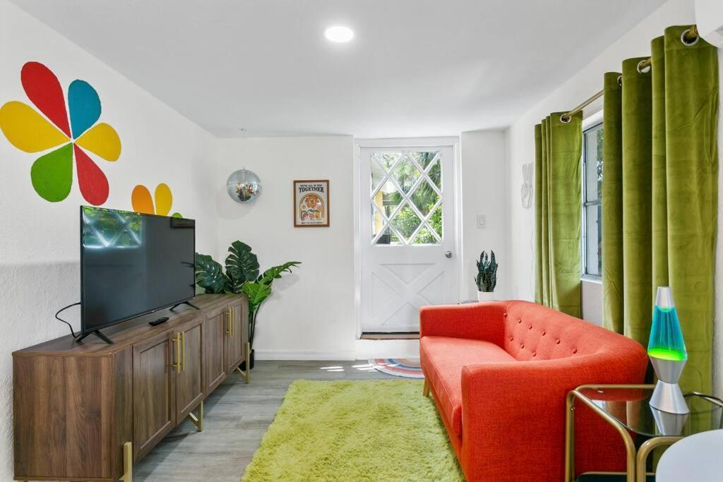 That 70'S Themed Apt Close To Coffee, Food + Shops Tampa Luaran gambar