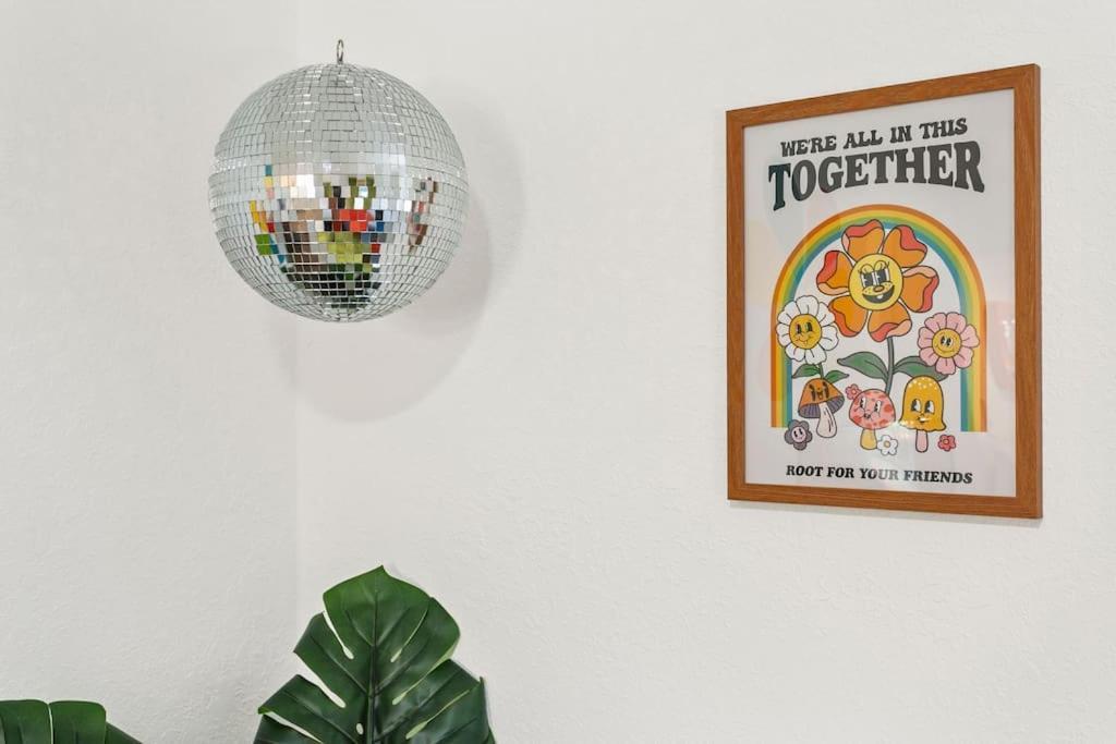 That 70'S Themed Apt Close To Coffee, Food + Shops Tampa Luaran gambar